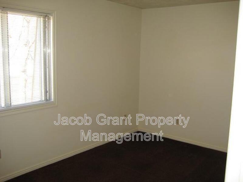 747 Whittier St - Photo 4 of 5