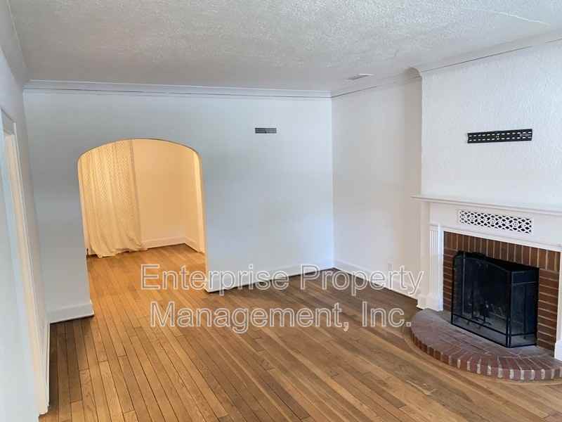 451 S Reese St - Photo 5 of 40