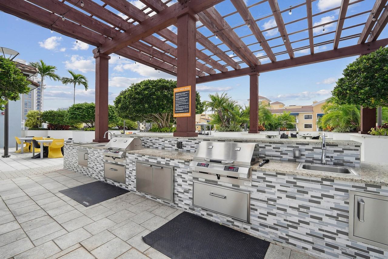 AMLI Dadeland - Photo 7 of 50