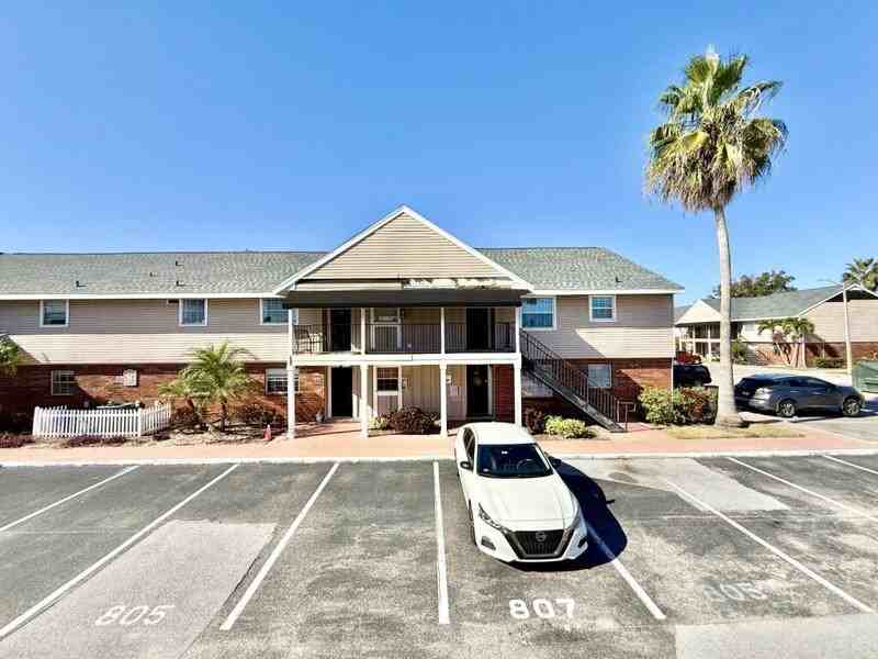 200 Country Club Dr - Photo 2 of 46