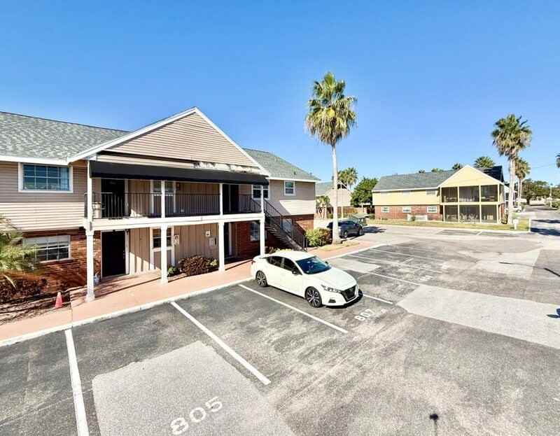 200 Country Club Dr - Photo 4 of 46