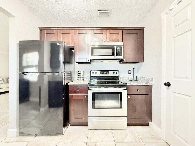 200 Country Club Dr - Photo 5 of 46