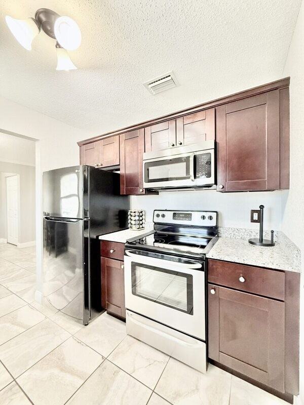 200 Country Club Dr - Photo 6 of 46