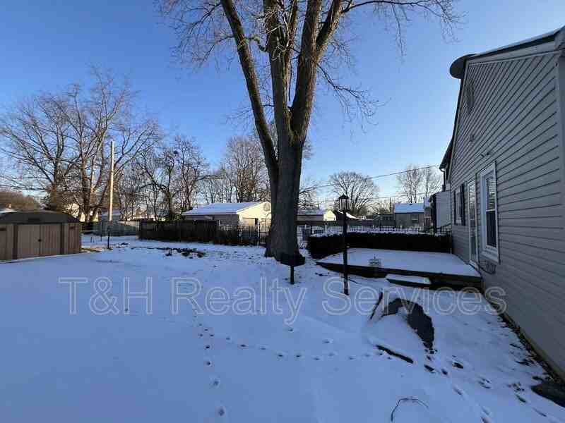 4651 Norwaldo Ave - Photo 3 of 20