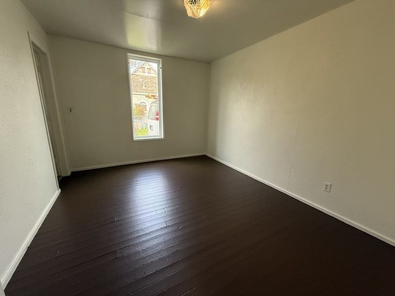 328 Se Lane Ave - Photo 7 of 25