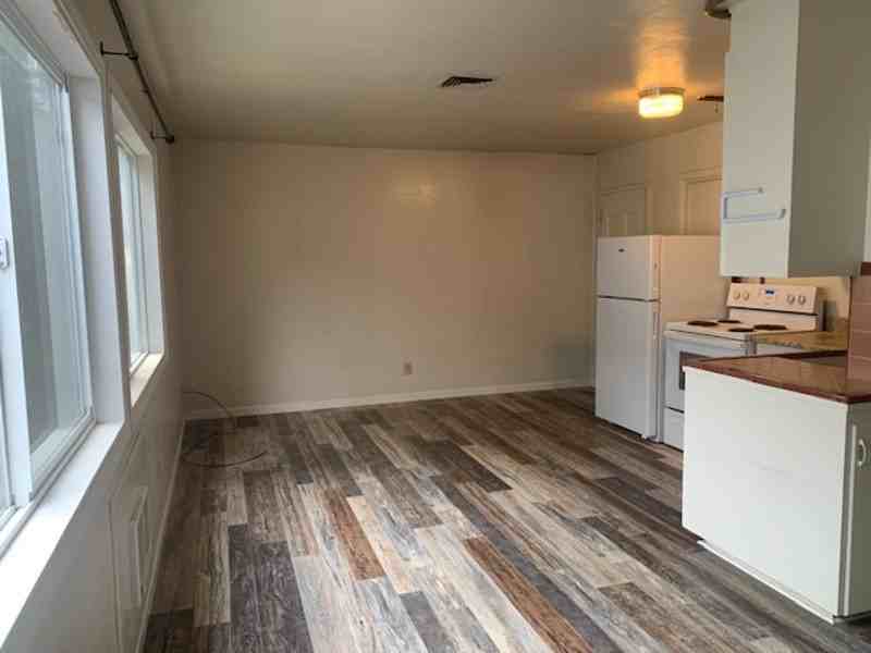 3026 Ne Douglas Ave - Photo 4 of 12