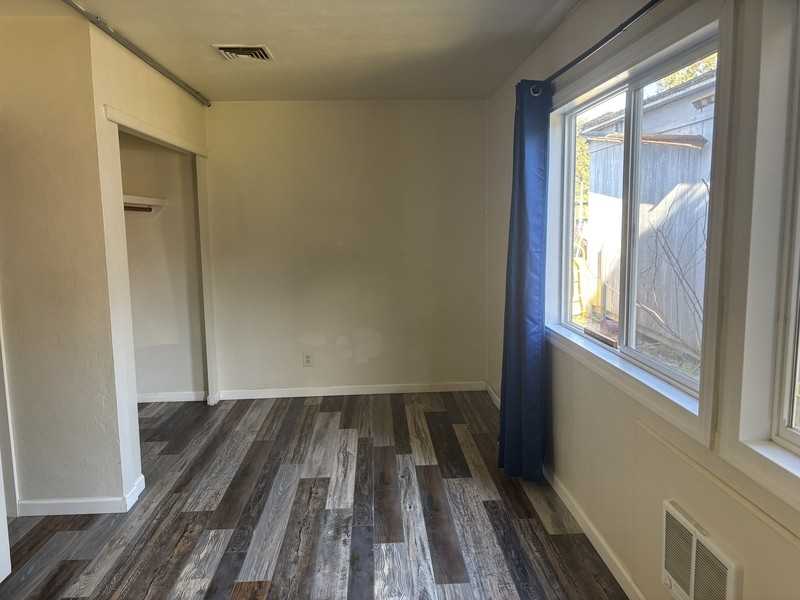 3026 Ne Douglas Ave - Photo 7 of 12