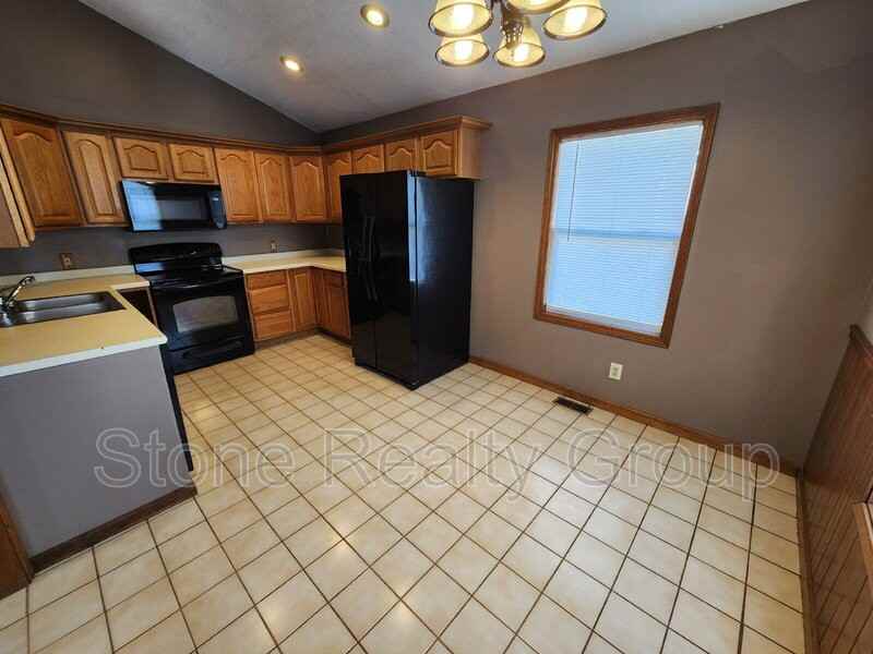 823 S 19th St - Photo 3 of 12