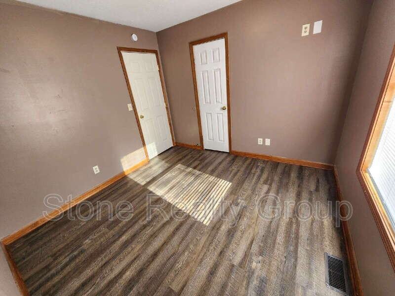 823 S 19th St - Photo 5 of 12