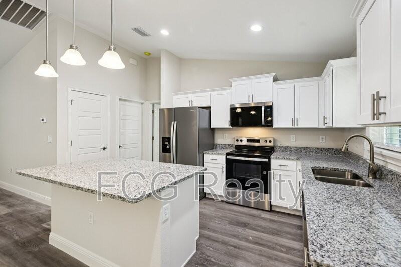 10687 N Adler Dr - Photo 6 of 34