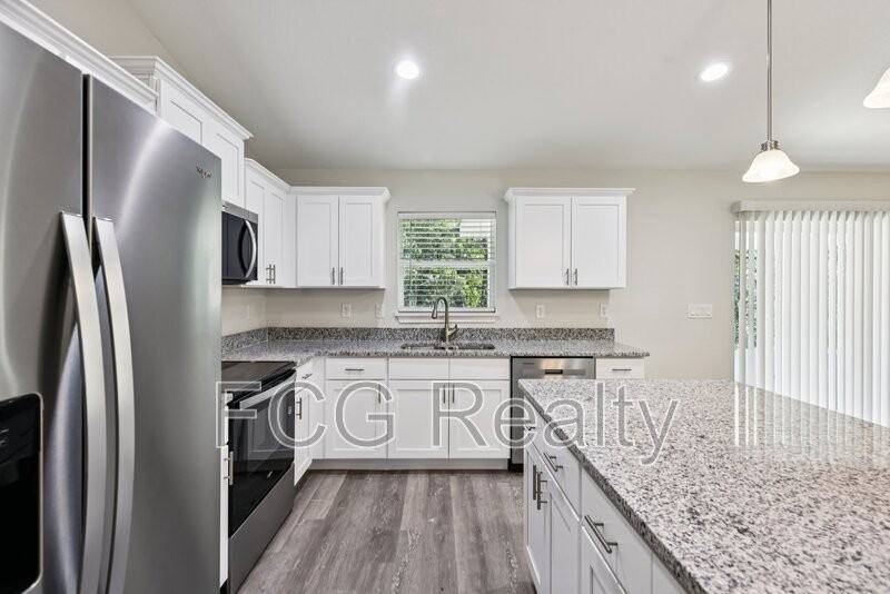 10687 N Adler Dr - Photo 7 of 34