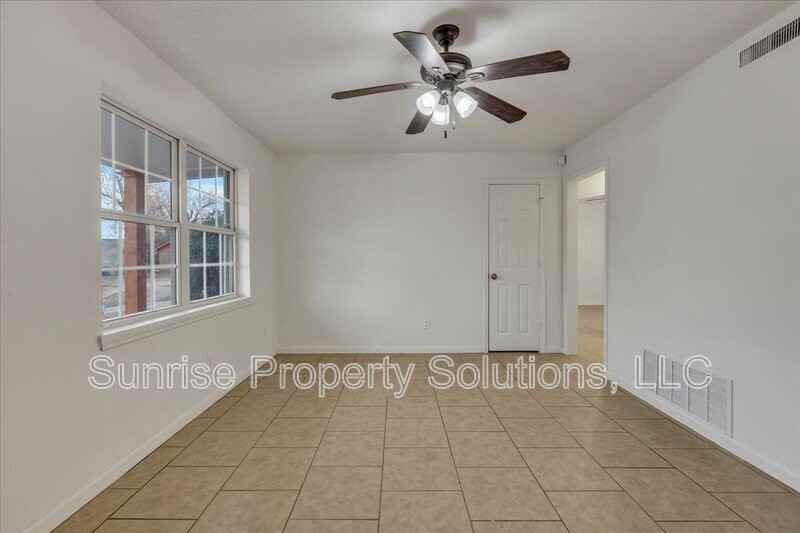 1201 Mcdonald Dr - Photo 3 of 17