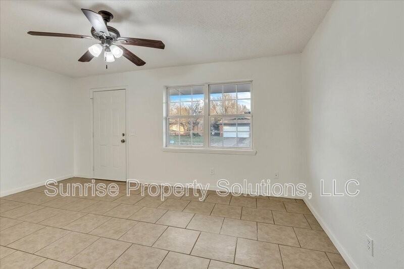 1201 Mcdonald Dr - Photo 4 of 17