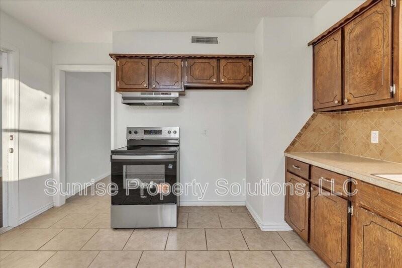 1201 Mcdonald Dr - Photo 5 of 17