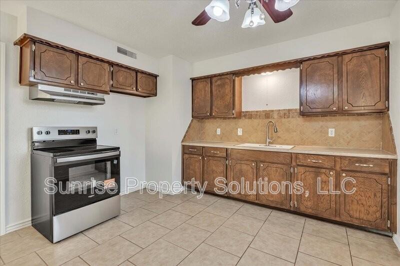 1201 Mcdonald Dr - Photo 6 of 17