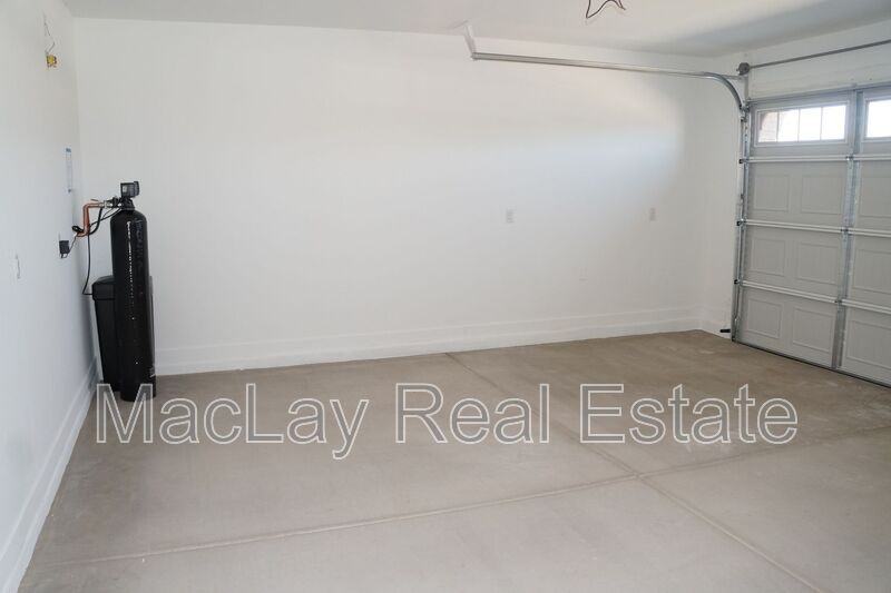 25704 S 231st St - Photo 2 of 8