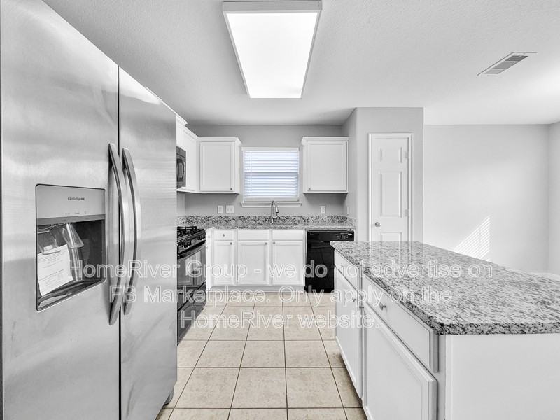 930 Paradise Rd - Photo 5 of 24