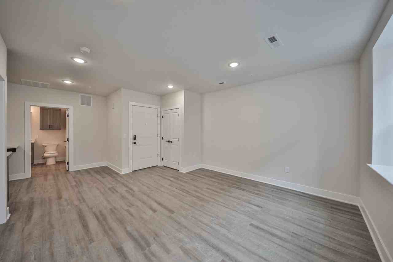 HH Bangor Block - Photo 3 of 50