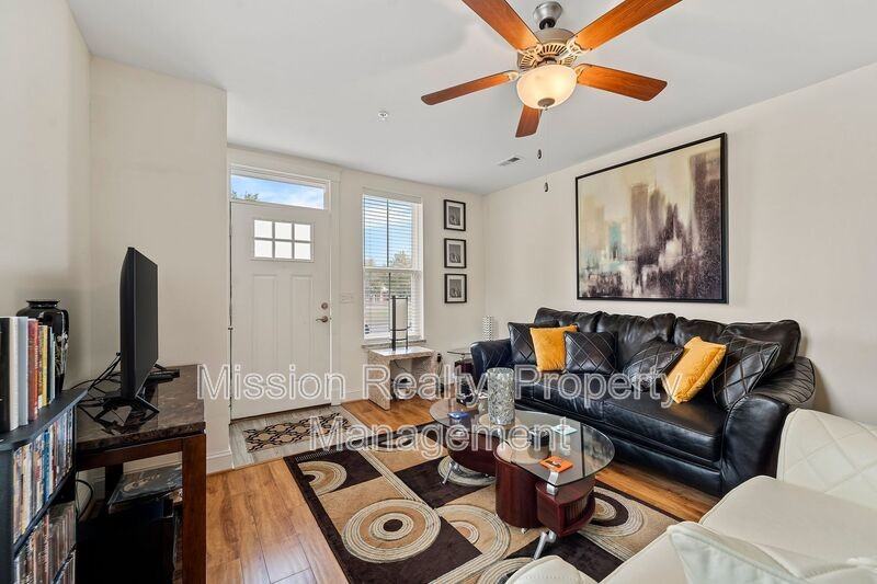 4307 Fountain Square Plz - Photo 6 of 23