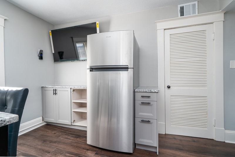 1228 Louisiana St - Photo 6 of 13