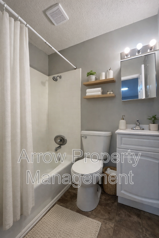 1119 E St #2 - Photo 5 of 6