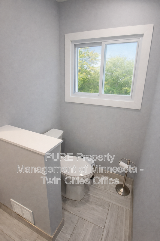 453 Maryland Ave E - Photo 7 of 18