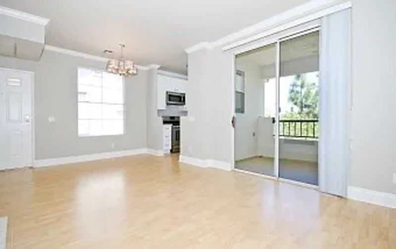 10921 Sabre Hill Dr - Photo 5 of 32