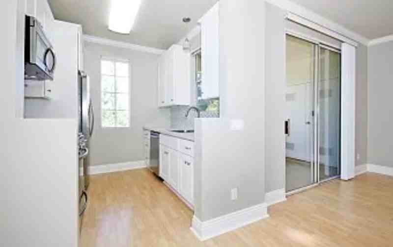 10921 Sabre Hill Dr - Photo 7 of 32