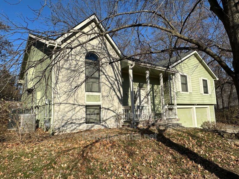 9802 Nw 72nd Ter - Photo 2 of 50