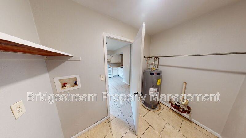 237 Gilbert Ave - Photo 3 of 10