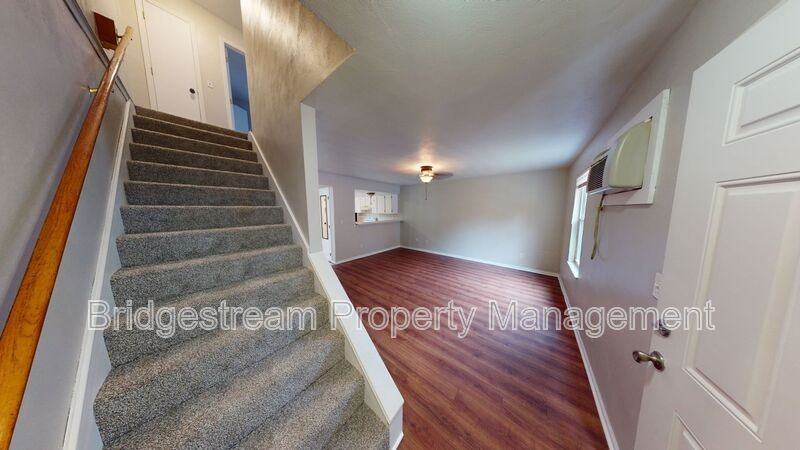 237 Gilbert Ave - Photo 4 of 10