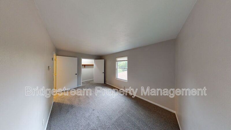 237 Gilbert Ave - Photo 5 of 10