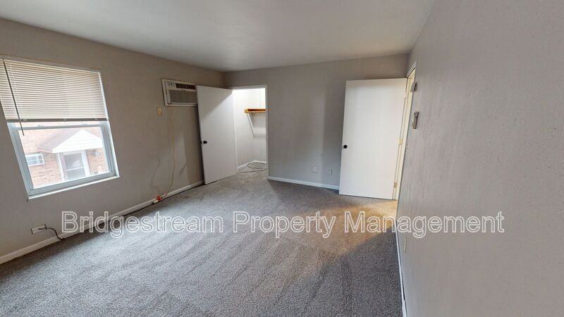 237 Gilbert Ave - Photo 7 of 10