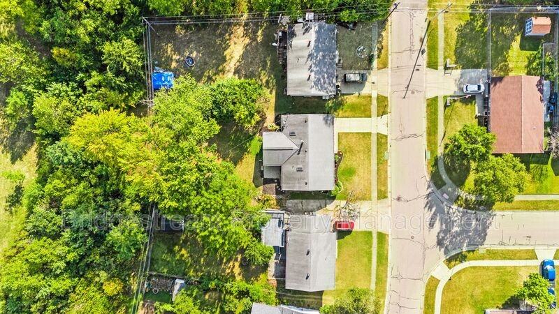 924 Tradewind Dr - Photo 6 of 32