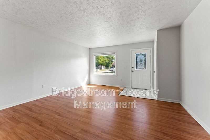 924 Tradewind Dr - Photo 7 of 32