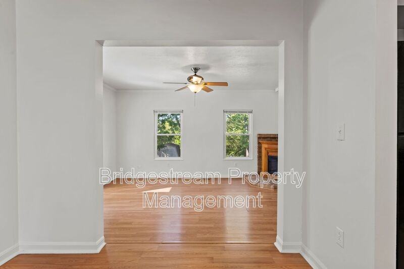 924 Tradewind Dr - Photo 6 of 31