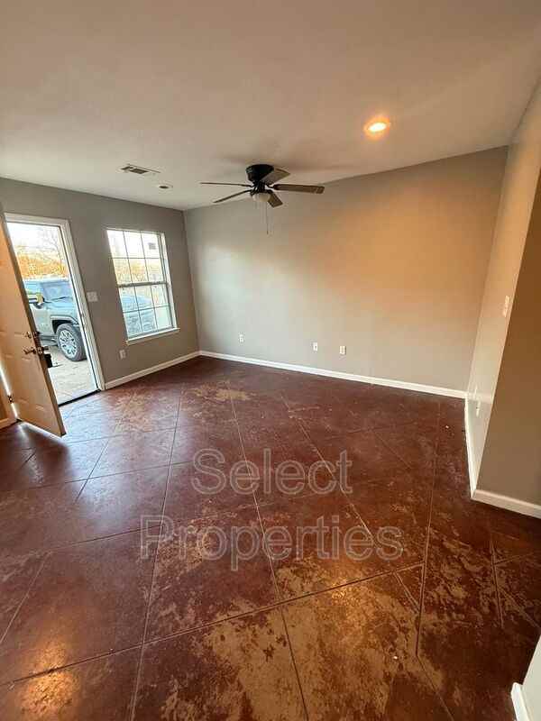 920 Belt St #8 - Photo 2 of 6