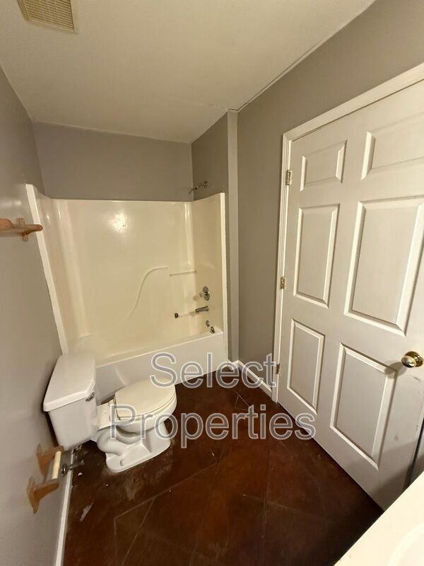 920 Belt St #8 - Photo 3 of 6