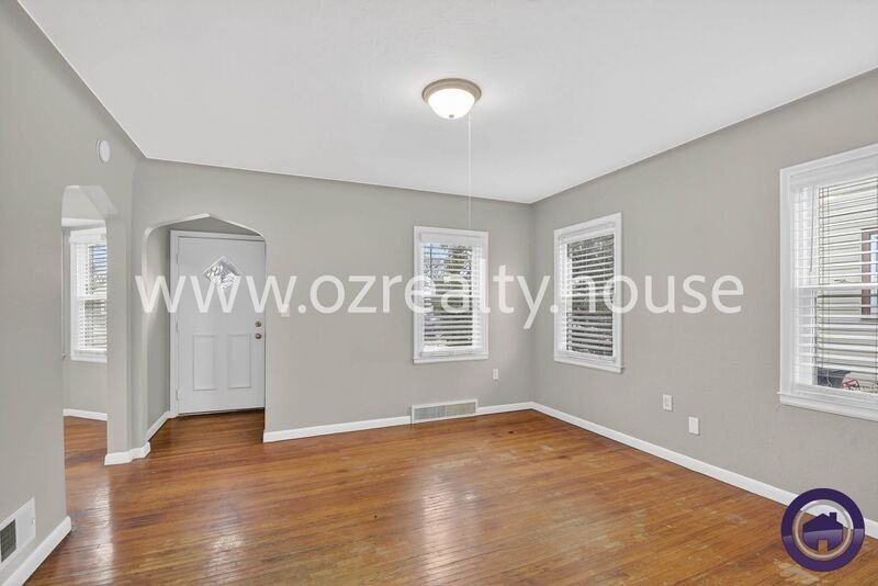 110 Pasadena Blvd - Photo 4 of 19