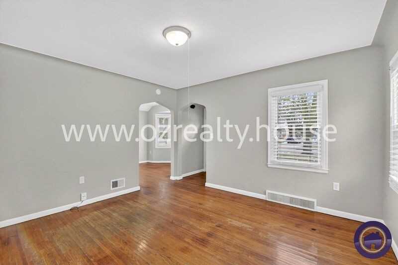 110 Pasadena Blvd - Photo 5 of 19