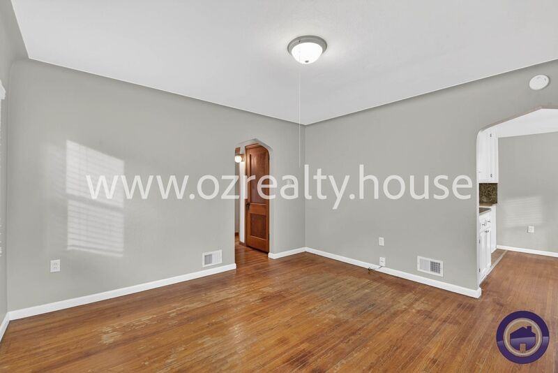 110 Pasadena Blvd - Photo 6 of 19