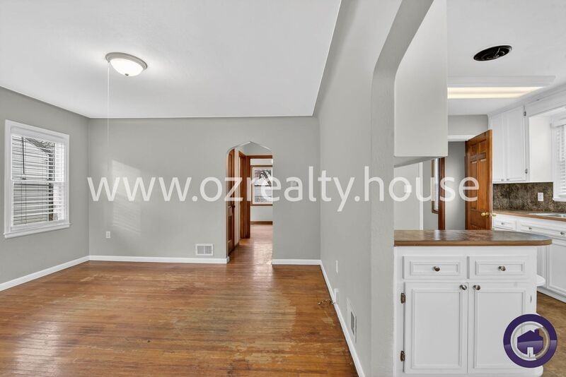 110 Pasadena Blvd - Photo 7 of 19