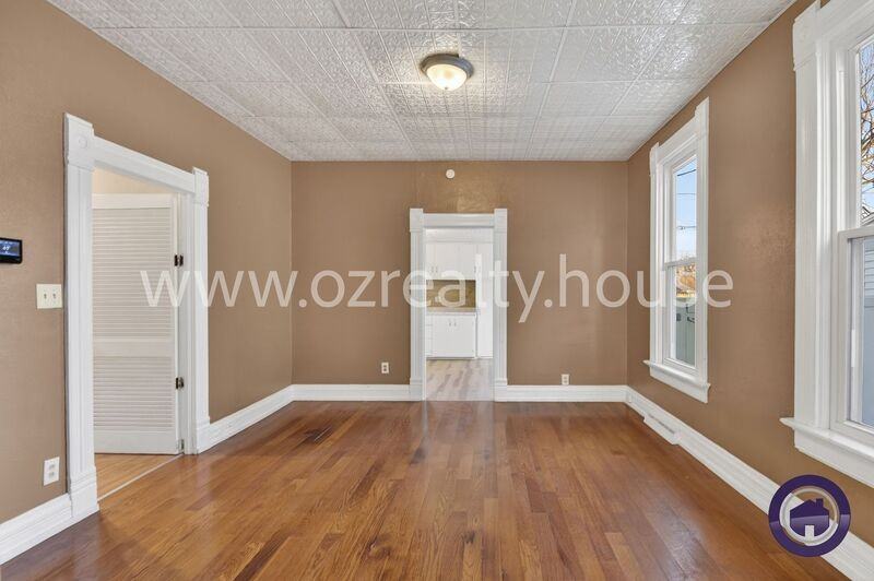 837 Lorain St - Photo 5 of 21