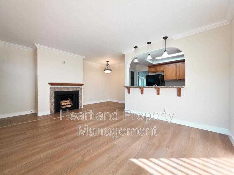 4230 48th St #8 - Photo 4 of 10