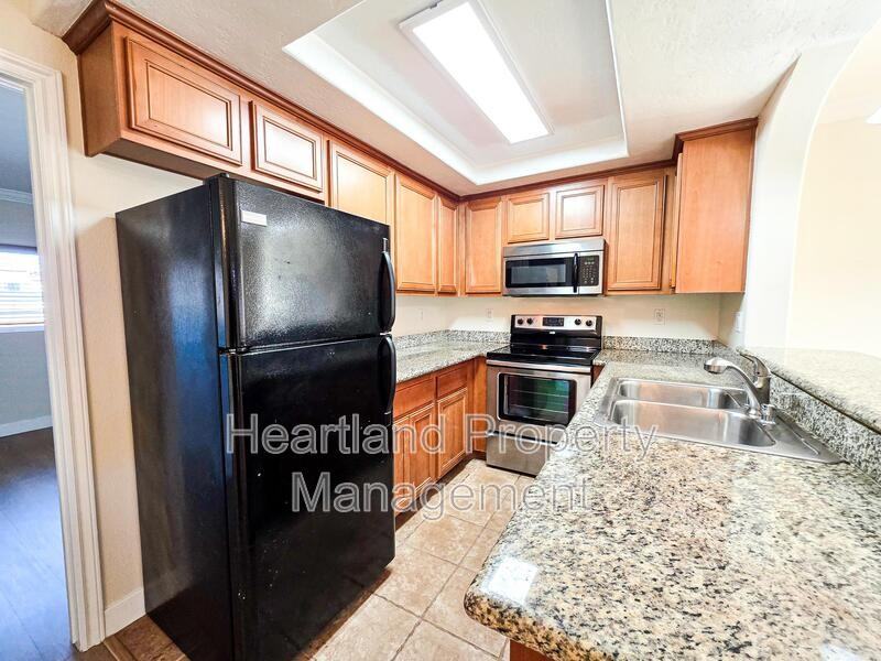 4230 48th St #8 - Photo 6 of 10