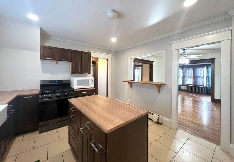 672 Sumner Ave - Photo 2 of 12