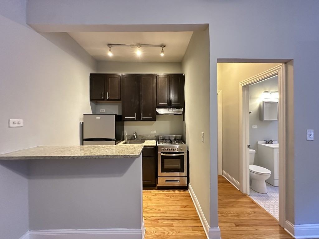 4614 N Paulina St #106 - Photo 2 of 21