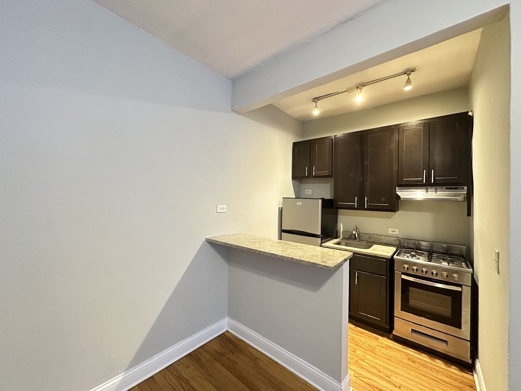 4614 N Paulina St #106 - Photo 3 of 21