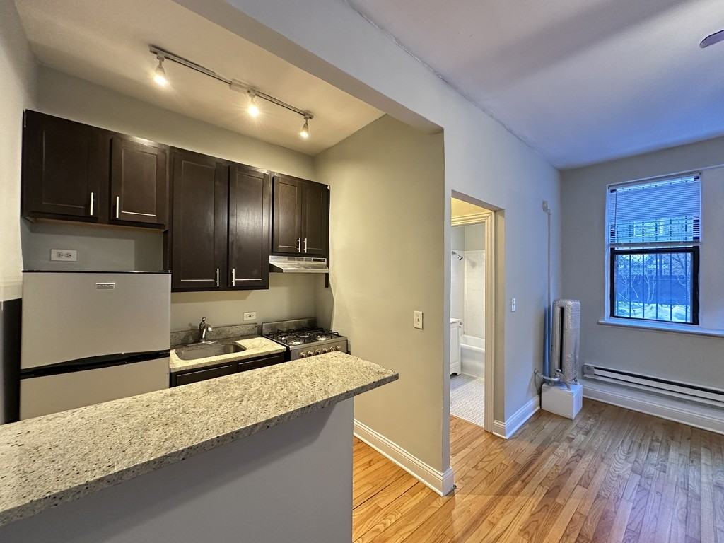 4614 N Paulina St #106 - Photo 4 of 21