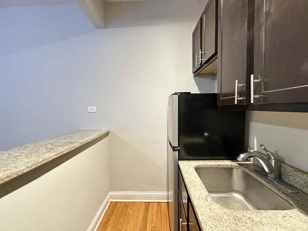 4614 N Paulina St #106 - Photo 7 of 21